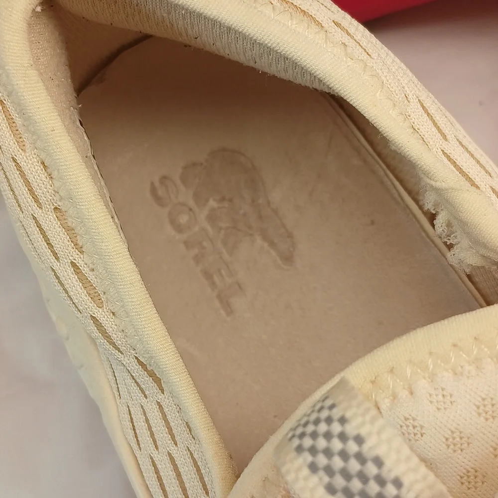 Sorel Women's Cream and Pink Sneakers size 9. mint condition